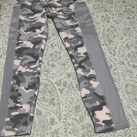 Fabletics PowerHold both size small - Picture 5 of 8